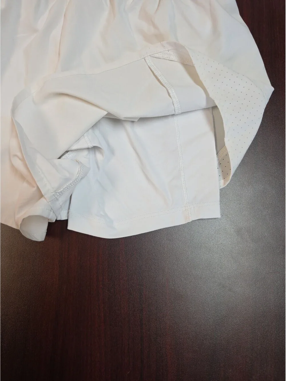 Calia Mid-Rise Infinity Run Shors XS 3” White Relaxed Fit Bike Shorts Built In